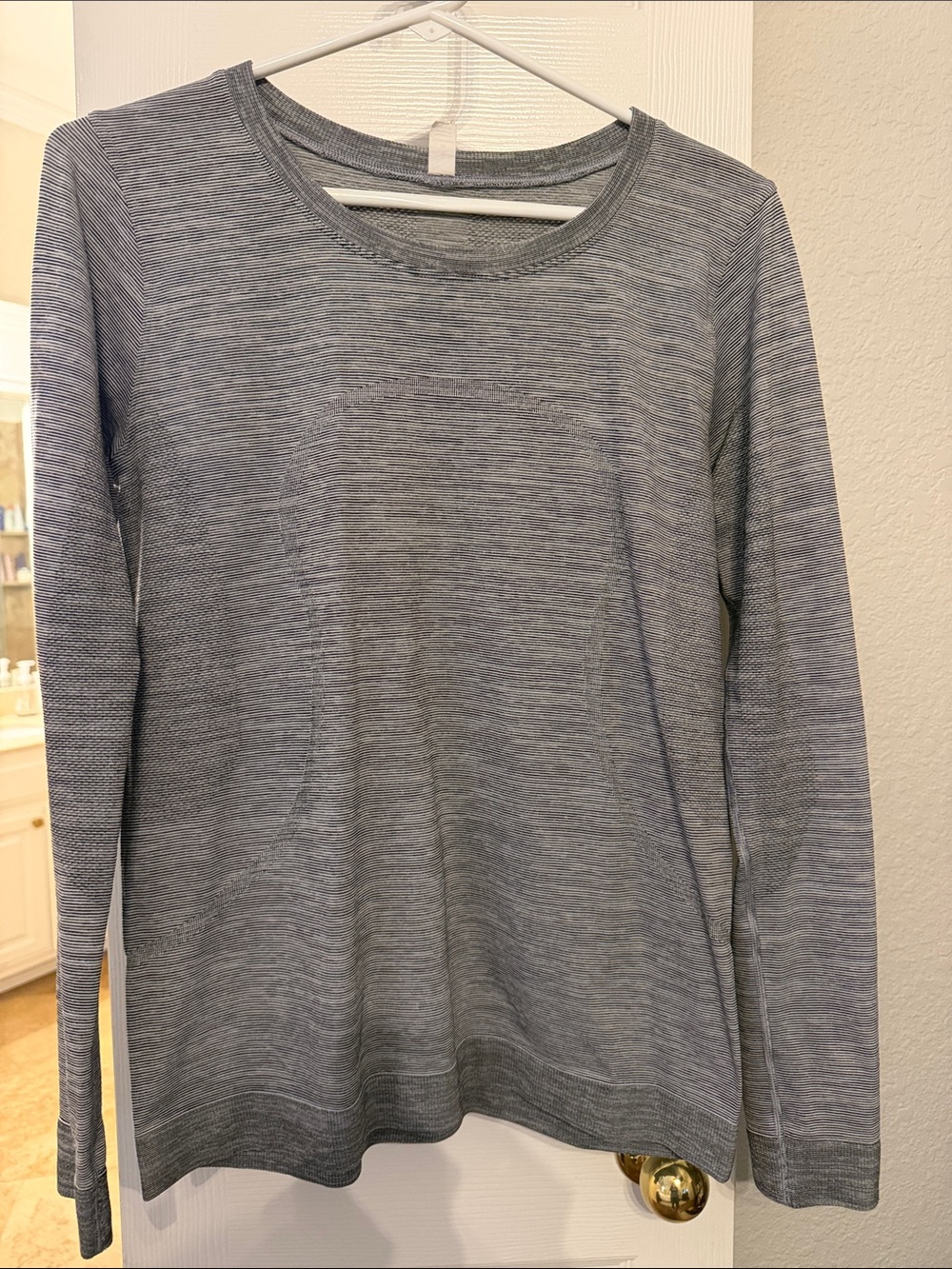 Lululemon Swiftly Tech Long Sleeve (Breeze) *Relaxed Fit size 6